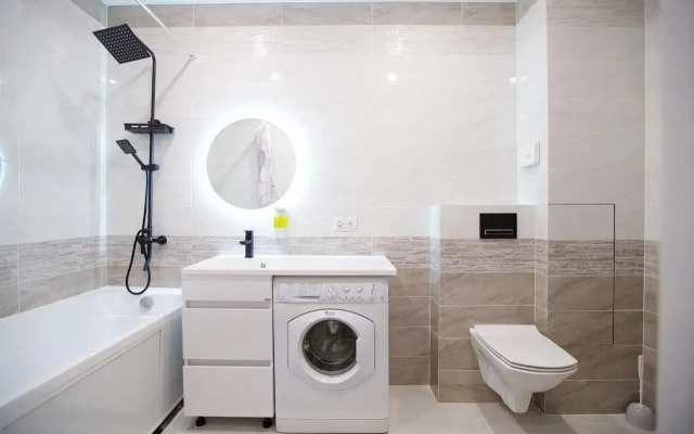 Саквояж на улице Петра Ломако