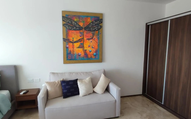 Menesse mitdtown2 , AVE 25TH