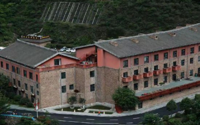 Happy Valley Manor
