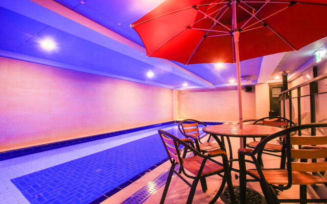 Hotel 2.4