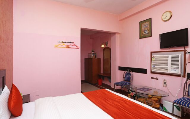 Capital O 6077 Hotel Ashraya
