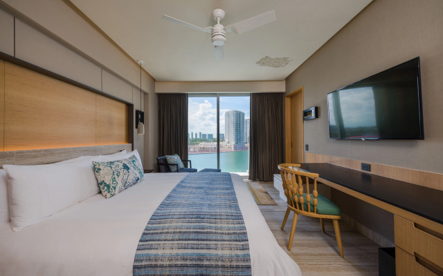 Renaissance Cancun Resort & Marina