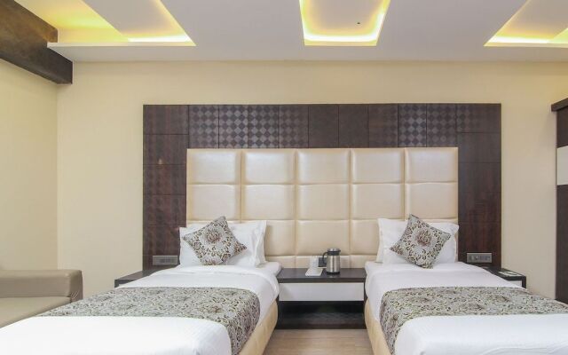 OYO 13482 Hotel Moments