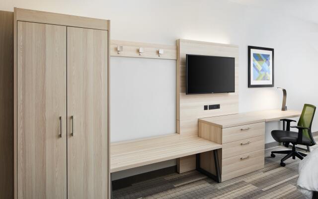 Holiday Inn Express & Suites Salem by IHG