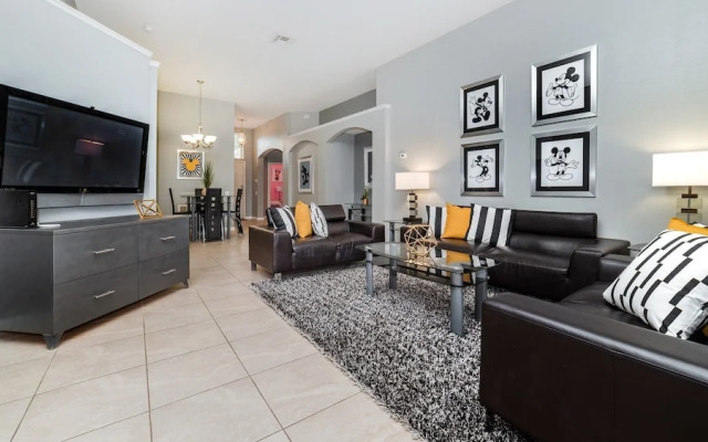 8208 fan Palm way
