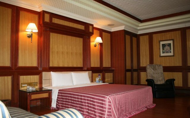 Love-Shu Business Motel
