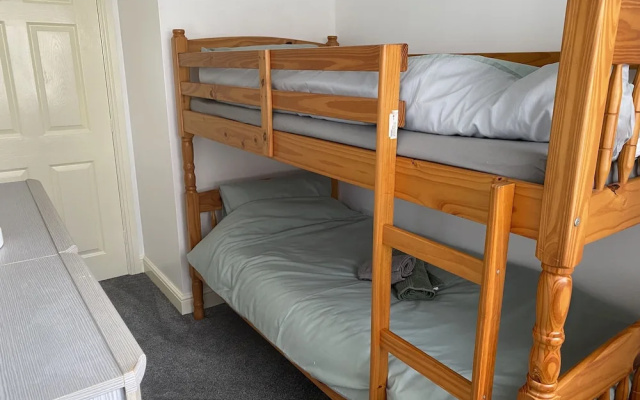 Cottage - Sleeps 4 - Pets Ok - Parking - Garden