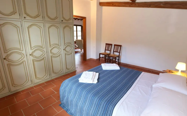 Soothing Holiday Home in Castelnuovo dei Sabbioni With Pool