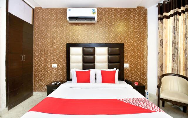 OYO 1355 Hotel Dream