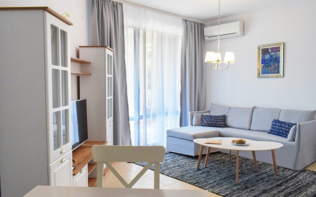 Oasis Park Aparthotel