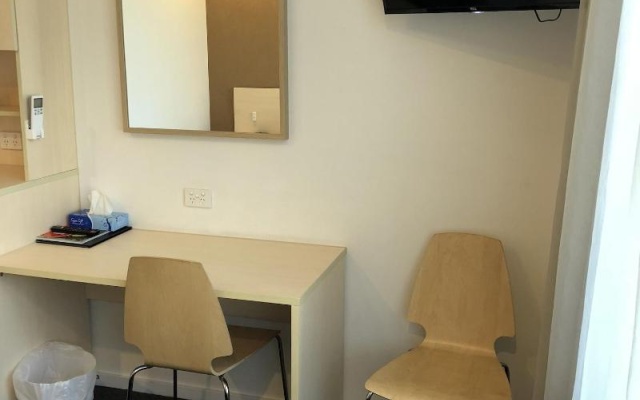 Adelaide Airport Motel – Guest Rooms – Adelaide