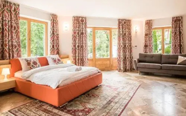 Rezydencja Gaudi SPA z kominkiem