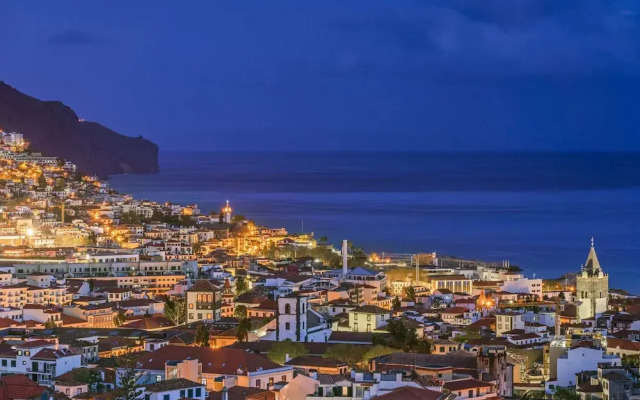 Duplex With sea and Mountain Views, Casa do Castelo