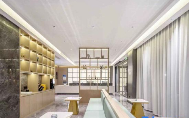 Lefe Bank Hotel