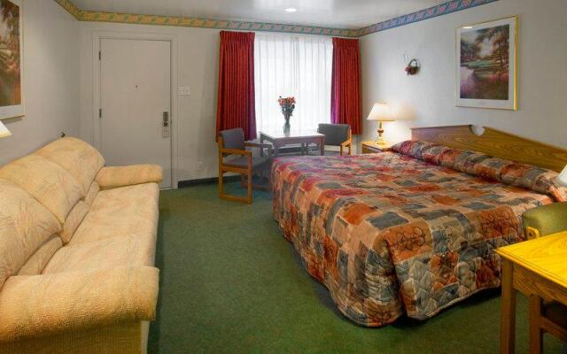 Hanging Lake Inn