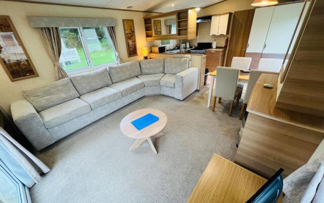 Luxury 2 Bedroom Caravan LG13, Shanklin, Isle of Wight