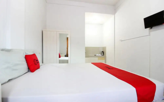 RedDoorz Syariah @ Griya Izzara Guest House