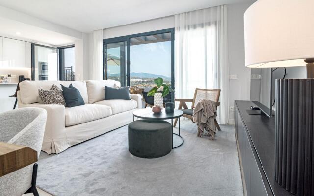 LME9F1- Penthouse, amazing views, families only