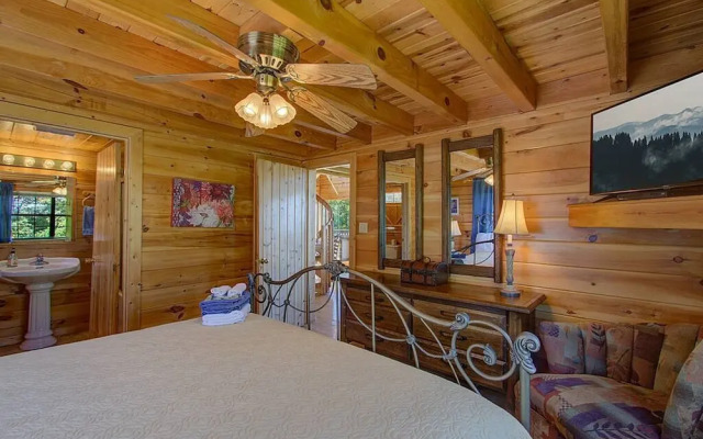 A Stellar 2bed 2bath Minutes to Parkway