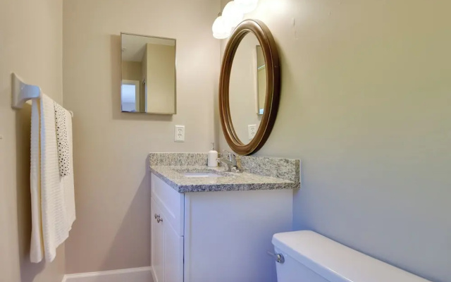 3 Mi to Riverwalk: Pet-friendly Home w/ Yard!