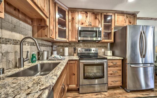 207 Lakeland - 1 Br Condo