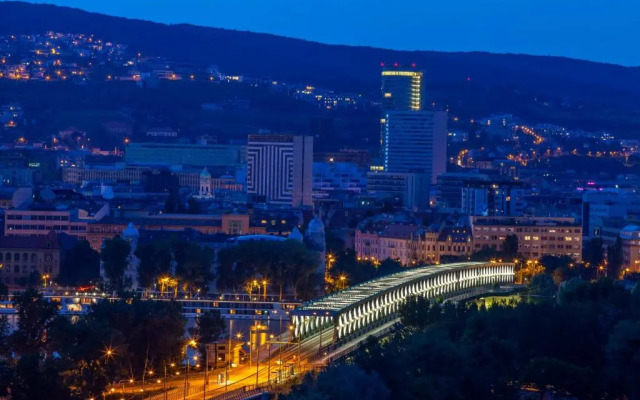 City View Air-Conditioned 24H Check-In