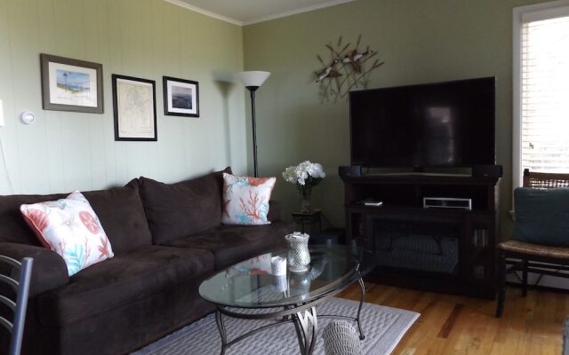 Dering Harbor Inn