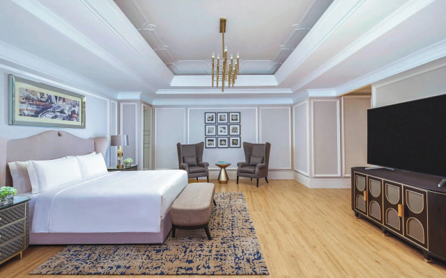 The Ritz-Carlton Jakarta, Mega Kuningan