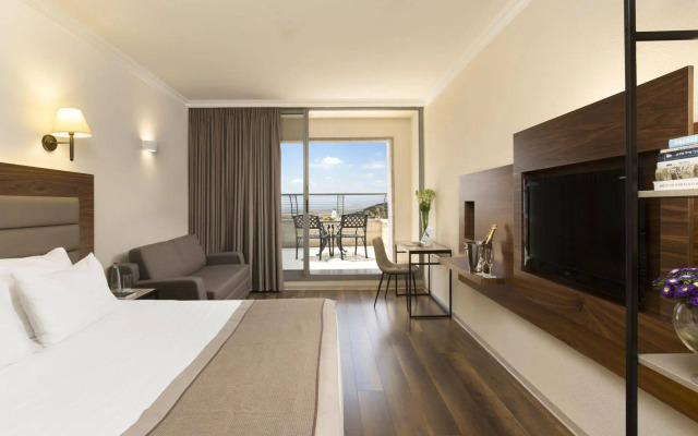 Golden Crown Hotel