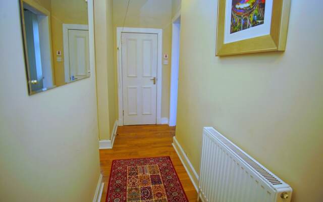 Bright & Spacious Flat 4 in Newhaven