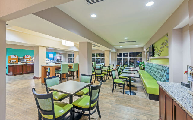 Holiday Inn Express & Suites Eagle Pass by IHG