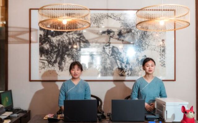 Yangzhou Huafang Fengqing Hotel