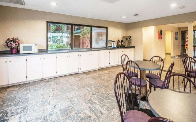 Studios and Suites 4 Less Emporia