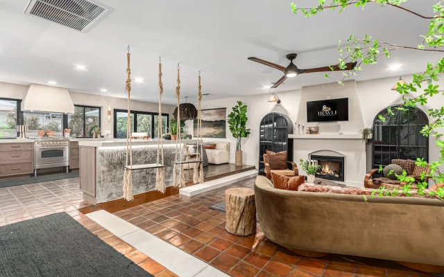 Solanova Designer Oasis With Cocktail Pool Theater