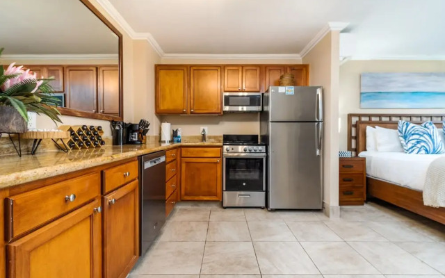 Napili Shores G157 Studio Bedroom Condo by RedAwning