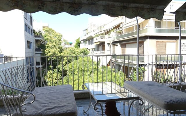 Superb location Athenian apartment