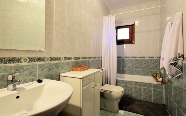 Lovely Holiday Home With Private Swimming Pool in Almogía