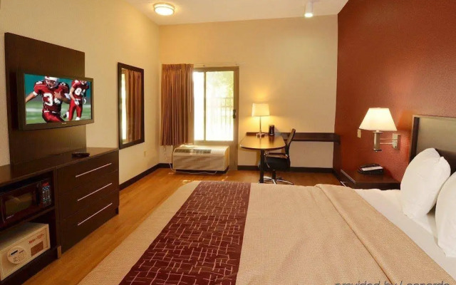Red Roof Inn PLUS+ Austin South