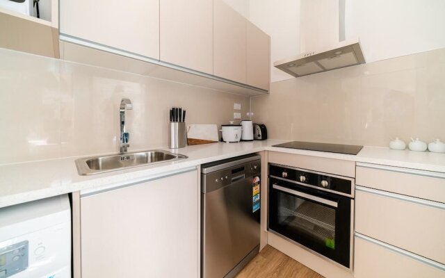 Takapuna Central Spacious & New Home 3
