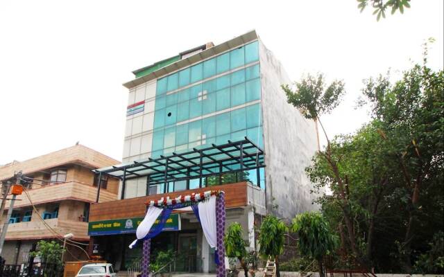 Chanson Hotels Meera Bagh