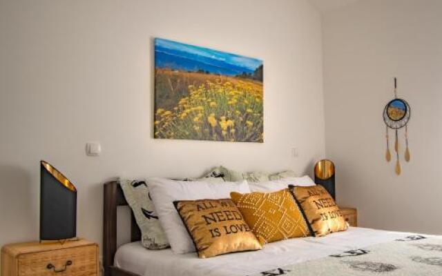 Marina Apartments Vir