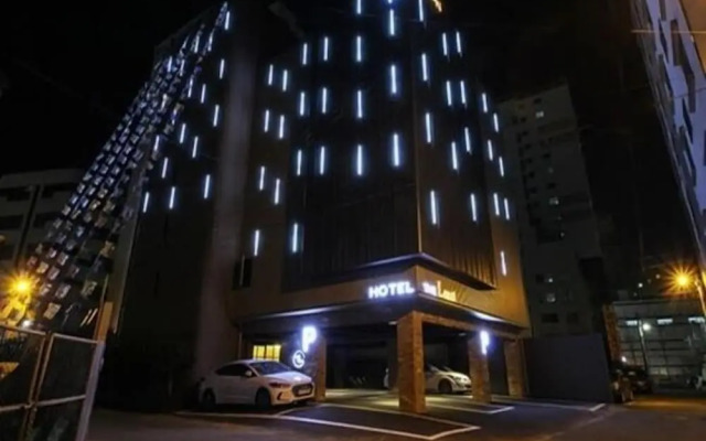 Razzi Hotel