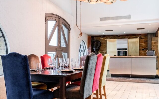 Skyline Water Front Penthouse Apartment