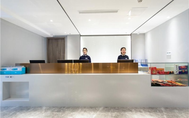 7 Days Premium North Railway Station North Square Center – People – Chongqing