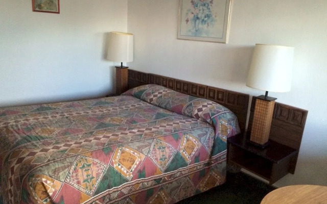 Captain John's Motel