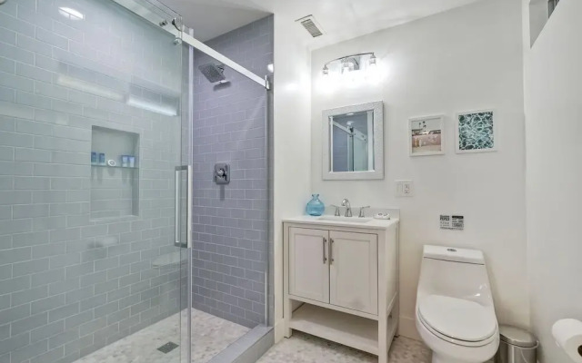 Immaculate 3 BDR in Oceanside Private Pool & Spa