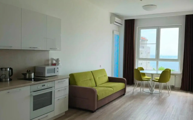Apartment More i Gory on Parusnaya street