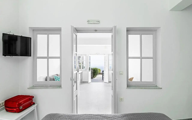 Phaos Santorini Suites