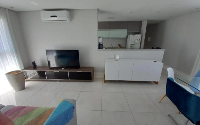 Apto novo, 2 quartos, quadra praia em Santos.