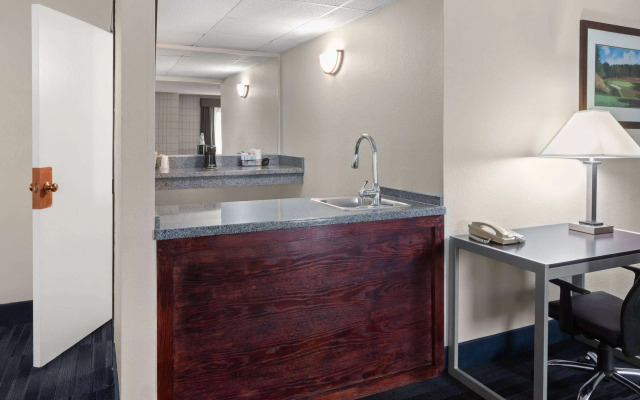 Baymont Inn and Suites by Wyndham Farmington, MO